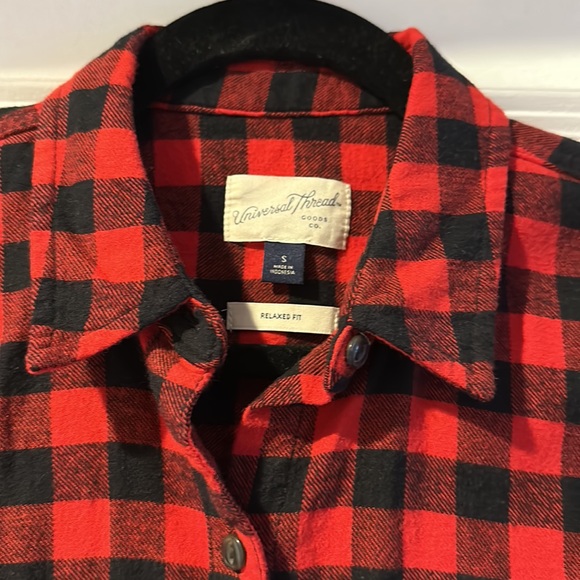 Universal Thread Plaid Flannel Shirt Red & Black - Picture 2 of 4